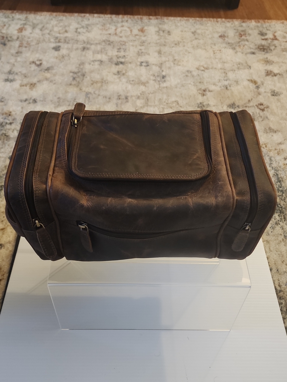 Vintage Style Hanging Distressed Leather Dopp Kit Travel Toiletry Bag - Brown.